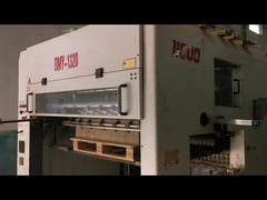 Máquina cortando semi automática da folha 1320X960mm que vinca a caixa do cartão