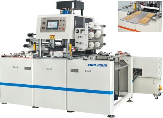 Máquina automática de estampação de folhas quentes.